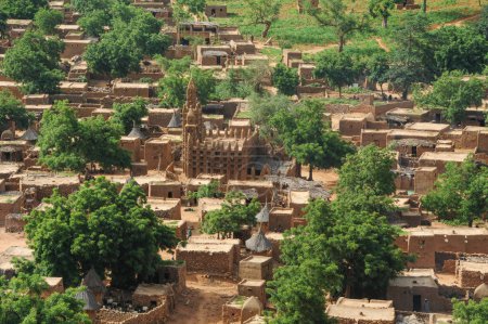 Pueblo ancestral en la falla de Bandiagara en Malí
