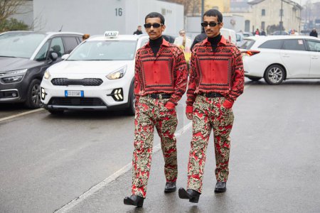 Téléchargez les photos : MILAN, ITALY - JANUARY 15, 2023: Mohammed Hadban and Humaid Hadban before Etro fashion show, Milan Fashion Week street style - en image libre de droit