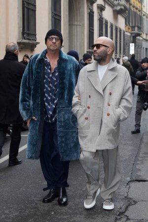 Téléchargez les photos : MILAN, ITALY - JANUARY 16, 2023: Biagio Antonacci and Giuliano Sangiorgi after Giorgio Armani fashion show, Milan Fashion Week street style - en image libre de droit