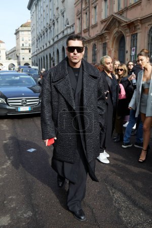 Téléchargez les photos : MILAN, ITALIE - 25 FÉVRIER 2023 : Alex Badia avant le défilé Ermanno Scervino, Milan Fashion Week street style - en image libre de droit