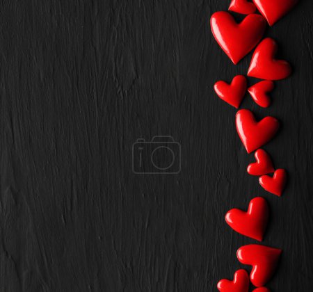 Téléchargez les photos : Collection of shiny red hearts on dark rough background - en image libre de droit