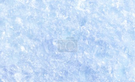 Téléchargez les photos : Texture de glace givrée bleue fondante. Fond d'hiver froid ou gelé. - en image libre de droit