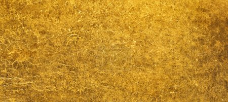 Téléchargez les photos : Texture rude de la surface métallique dorée. Fond plissé d'or brillant. - en image libre de droit