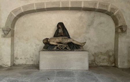 Téléchargez les photos : L'intérieur de la cathédrale de Reims en France en été - en image libre de droit