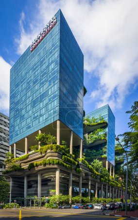 Téléchargez les photos : Quartier Central, Singapour, 5 février 2024, vue sur Parkroyal Collection Pickering, un hôtel de luxe avec une grande verdure - en image libre de droit