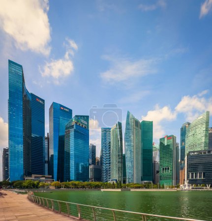 Téléchargez les photos : Singapour, 5 février 2024, vue sur un immeuble moderne près du boulevard Marina dans le quartier financier situé près de Marina Bay - en image libre de droit