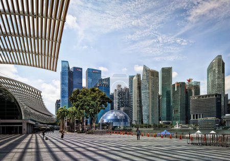 Téléchargez les photos : Singapour, le 5 février 2024, vue sur le Marina Bay Financial Centre depuis le hall des Shoppes At Marina Bay Sands - en image libre de droit