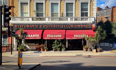 Téléchargez les photos : Angleterre, Royaume-Uni, 30 août 2023, vue sur Vecchiomondo, un restaurant italien dans l'arrondissement royal de Kensington et Chelsea - en image libre de droit