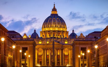 Foto de Ciudad del Vaticano (Santa Sede. Roma, Italia. Cúpula de San Pedro Basilio ca - Imagen libre de derechos