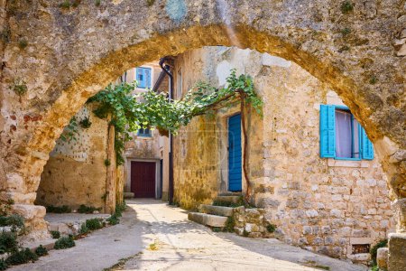 Téléchargez les photos : Croatie Istrie. Ancienne ville médiévale abandonnée Plomin. Old ston - en image libre de droit