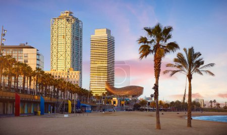 Foto de Barcelona, España. Vista panorámica del paisaje urbano de la playa de la Barceloneta - Imagen libre de derechos