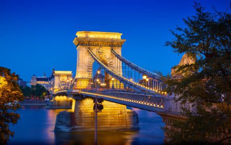 Foto de Budapest, Hungría. Antiguo puente de la cadena en el río Danubio en budap - Imagen libre de derechos
