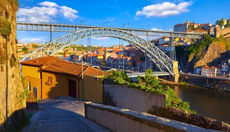 Téléchargez les photos : Porto, Portugal. Coucher de soleil du soir vue pittoresque de l'ancien au - en image libre de droit