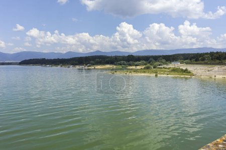 Téléchargez les photos : Panorama du réservoir de Zhrebchevo, région de Sliven, Bulgarie - en image libre de droit