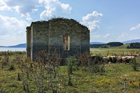 Téléchargez les photos : Panorama du réservoir de Zhrebchevo, région de Sliven, Bulgarie - en image libre de droit