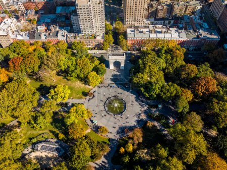 Téléchargez les photos : Vue aérienne de Washington Square Park, New York en automne, bas Manhattan - en image libre de droit