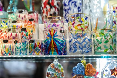 Téléchargez les photos : Murano glasses shop window detail - en image libre de droit