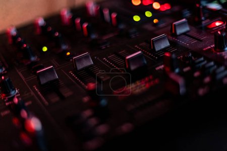 Téléchargez les photos : Close-up of an audio mixer with knobs and buttons, perfect for music production and audio engineering projects - en image libre de droit