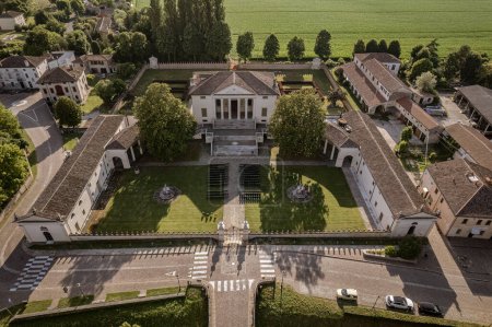 Téléchargez les photos : La magnifique Villa Badoer, un joyau architectural situé à Fratta Polesine, Italie. - en image libre de droit