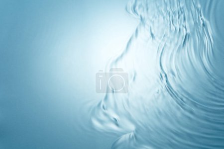 Téléchargez les photos : Abstrait fond bleu de gouttes et bulles d'eau, eau gelée, gros plan - en image libre de droit