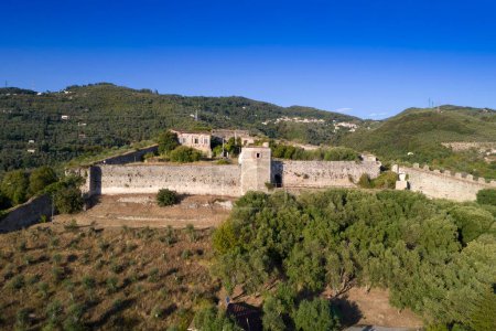 Téléchargez les photos : Documentation photographique aérienne de la Rocca di Sala à Pietrasanta Lucques Toscane Italie - en image libre de droit