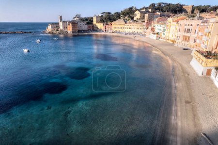 Téléchargez les photos : Documentation photographique de la Baie du Silence à Sestri Levante Italie prise à l'aube - en image libre de droit