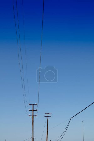 Foto de Documentación fotográfica de una antigua línea para el transporte de electricidad - Imagen libre de derechos