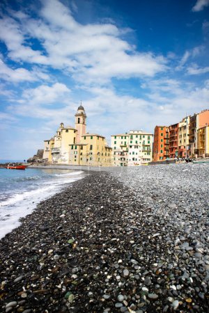 Foto de Documentación fotográfica del característico pueblo colorido de Camogli Liguria Italia - Imagen libre de derechos