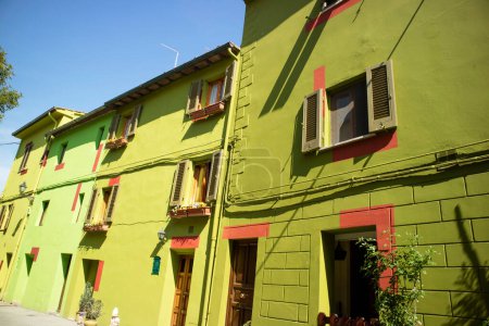 Foto de Documentación fotográfica de las casas de colores en Ghizzano Pisa Italia - Imagen libre de derechos