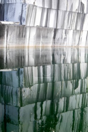 Téléchargez les photos : Documentation photographique d'un mur après l'extraction du marbre - en image libre de droit