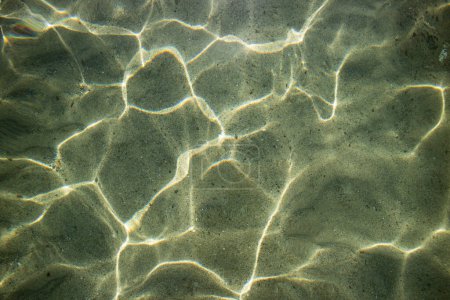 Foto de Documentación fotográfica de los reflejos producidos por la luz sobre las olas del mar - Imagen libre de derechos