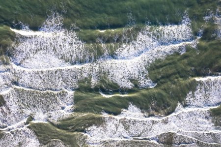 Téléchargez les photos : Documentation photographique aérienne de la mer par une journée orageuse - en image libre de droit