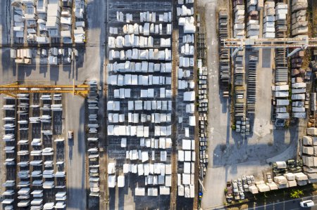 Téléchargez les photos : Documentation photographique aérienne d'un dépôt de blocs de marbre à Carrare - en image libre de droit