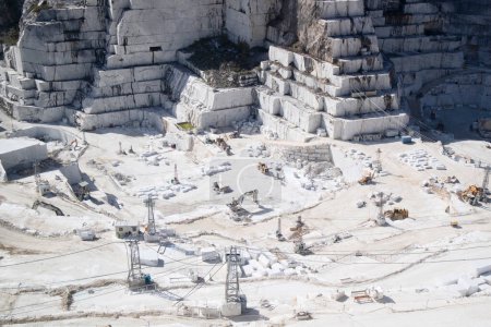 Téléchargez les photos : Documentation photographique d'une carrière pour l'extraction de marbre blanc à Carrare Italie - en image libre de droit