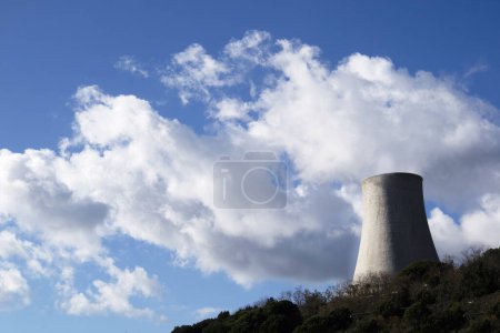 Foto de Central eléctrica para la explotación de soplantes boraciferos para la producción de electricidad en Toscana, Italia - Imagen libre de derechos