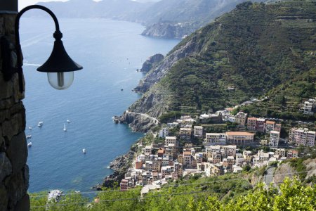 Téléchargez les photos : Vue panoramique de la ville de Riomaggiore Cinque Terre Liguria Italie - en image libre de droit