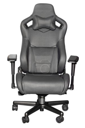 Foto de Una elegante silla de juego de diseño de color negro con un asiento amplio ergonómico y un respaldo alto con soportes laterales pronunciados. - Imagen libre de derechos