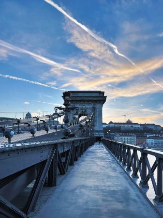 Une suspension Szechenyi pont de la chaîne sur le Danube reliant deux parties historiques de Budapest Buda et Pest.