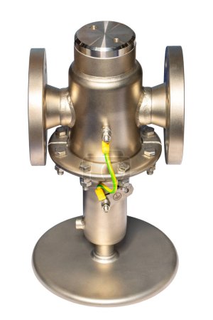 Válvula de derivación para líquidos y gases con regulador de presión de acción directa con accionamiento de diafragma. Aislado sobre un fondo blanco.