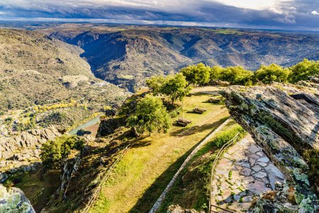 Penedo Durao belvédère et paysage de la vallée du Douro. Parc national du Portugal.
