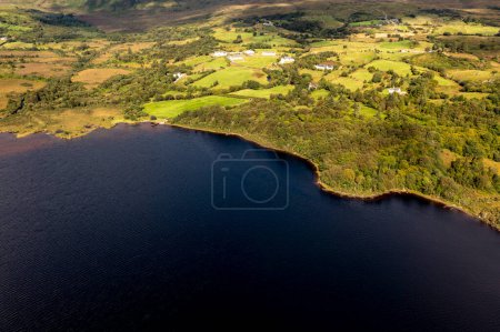 Téléchargez les photos : Vue Aérienne du Lac Eske à Donegal, Irlande - en image libre de droit