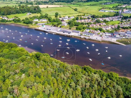 Foto de Vista aérea del río Moy en Ballina en el Condado de Mayo - República de Irlanda. - Imagen libre de derechos