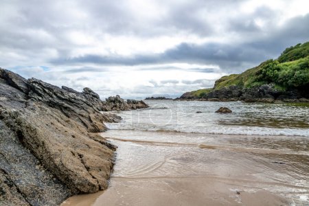 Téléchargez les photos : Fintra plage est une belle plage de sable par Killybegs, comté de Donegal, Irlande. - en image libre de droit