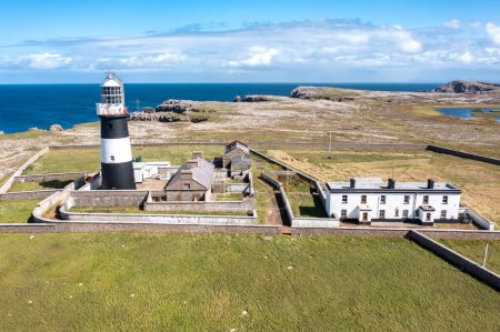 Téléchargez les photos : Aerial view of the Lighthouse on Tory Island, County Donegal, Republic of Ireland. - en image libre de droit