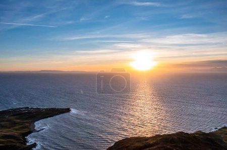 Téléchargez les photos : Beautiful sunset at Muckross Head peninsula about 10 km west of Killybegs village in county Donegal on the west coast of Ireland. - en image libre de droit