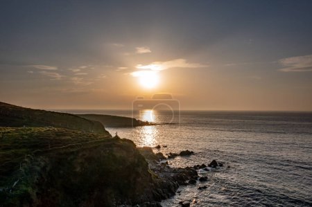 Foto de Puesta de sol en Crohy Head en el Condado de Donegal - Irlanda. - Imagen libre de derechos