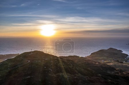 Téléchargez les photos : Beautiful sunset at Muckross Head peninsula about 10 km west of Killybegs village in county Donegal on the west coast of Ireland. - en image libre de droit