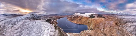 Téléchargez les photos : Aerial view of Altan Lough next to the the snow covered Mount Errigal, the highest mountain in Donegal - Ireland - en image libre de droit