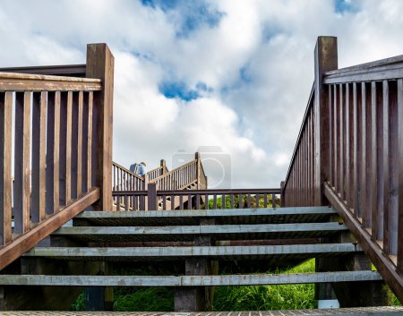 Téléchargez les photos : The steps and rails to Gortmore viewpoint, Northern Ireland. - en image libre de droit