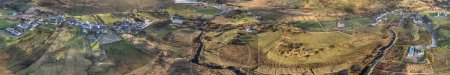 Téléchargez les photos : Vue aérienne de Glencolumbkille dans le comté de Donegal, République d'Irleand. - en image libre de droit